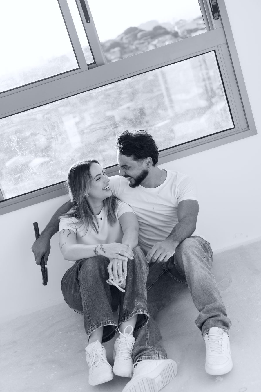 Barbara e Victor de olhares cúmplices