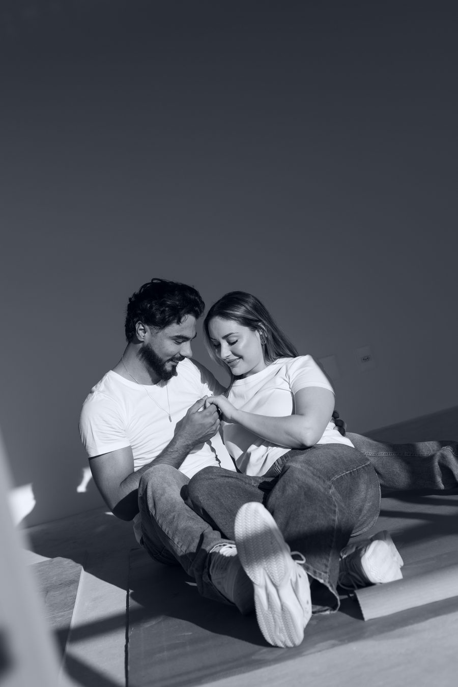 As mãos dos dois unidas