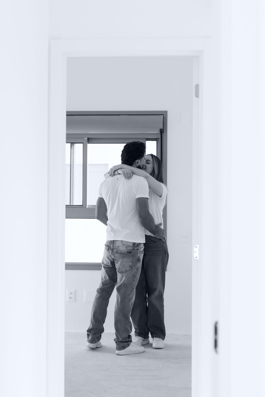 Os dois no apartamento novo